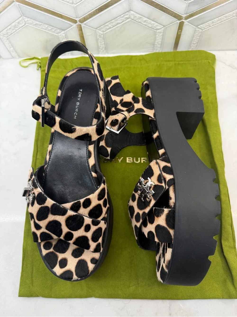 NWOB Tory Burch Turnlock Calf Hair Lug Heel Platform Sandals Size 10 Leopard